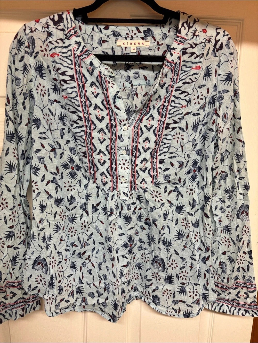 Xirena Floral Blouse in Blue & White Size Medium Like New